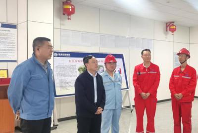 農(nóng)高區(qū)應(yīng)急管理局副局長(zhǎng)郭啟升到俊源石油督導(dǎo)安全工作
